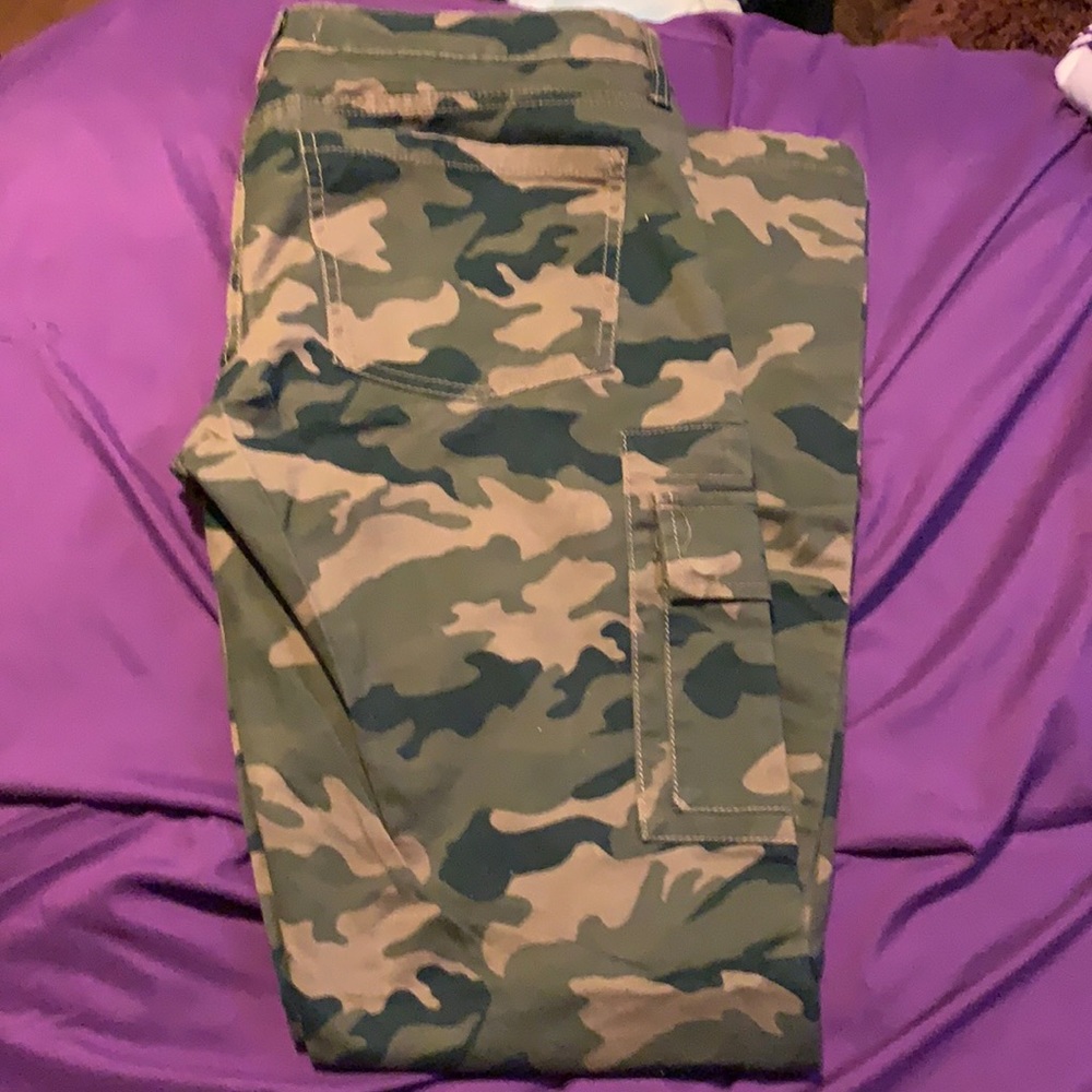 SO camouflage skinny jeans - size 9